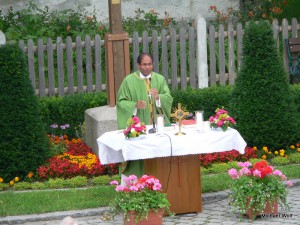 Heilige Messe mit dem Ettringer Pfarrer Pater Michael