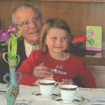 Hans Gut mit Urenkelin Aubrie am 01.04.2011 an seinem 94. Geburtstag