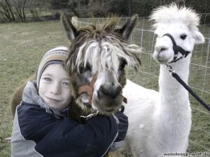 Toni hat die beiden "Damen" schon fest in sein Herz geschlossen!