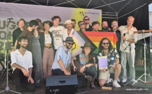 Die Finalisten mit Moderator und Jury