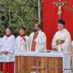 Pfarrer Kuhn (Mitte) mit Pater Michael (li) und Pater Jefin