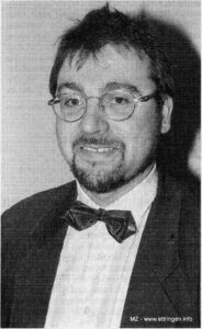 Bemerkenswert für eine so relativ große Gemeinde wie Ettringen ist die Nominierung eines gemeinsamen Bürgermeisterkandidaten durch CSU und SPD gemeinsam. Robert Sturm ist erst 30 Jahre alt und steht beruflich auf zwei Beinen: Er ist Verwaltungsfachmann und Lehrer für Deutsch und Geschichte. Bild: emf