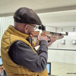 ...um anschließend ein paar Schüsse gekonnt abzugeben.