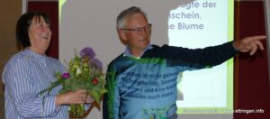 Anton Sirch bedankte sich bei Frau Egle mit einem besonderen Blumenstrauß, der von Sabine Waldstein gebunden wurde.