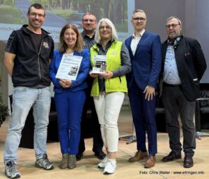  (von links) Projektinitiator Chris Walter, Schulleiterin Dolores Kowalski, Alexander Heintze und Josy Schiebel von der Bayerischen Sportjugend BSJ Unterallgäu, BLSV-Sportkreisvorsitzender Benjamin Adelwarth und bisheriger Bürgermeister Robert Sturm.